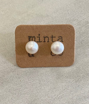 FRESHWATER PEARL STUD EARRING